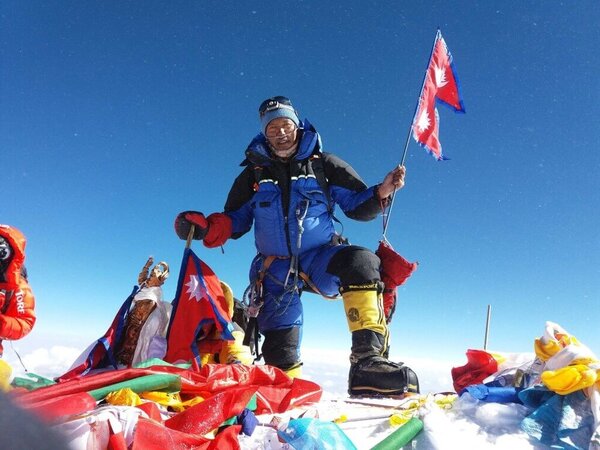 Diario HOY | Montanista nepalí sube por 27ª vez el Everest e iguala récord de un compatriota
