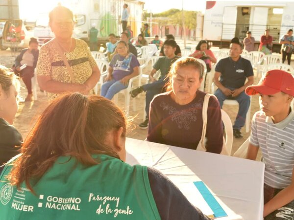 Ciudad Mujer Móvil asistió y entregó kits de alimentos en Mariscal Estigarribia