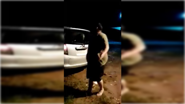 [VIDEO] Conductor de bolt fue asaltado y de yapa ¡fue apedreado por vecinos!