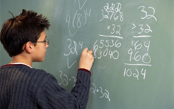Diario HOY | Leer sin entender y abordar las matemáticas como un "drama": crisis educativa viene de abajo, afirman