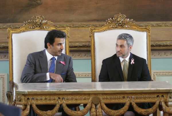 Presidente viajó para sumarse al foro económico y reunirse con jefe de Estado de Qatar - .::Agencia IP::.