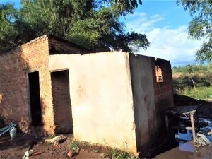 Una familia quedó sin techo tras temporal y pide ayuda en Carapeguá - Nacionales - ABC Color