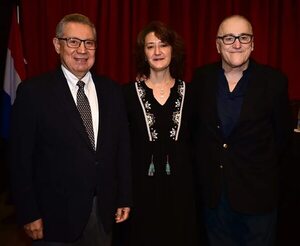 Presentaron el libro “La caja del tiempo”, en el Museo de Arte Sacro - Sociales - ABC Color