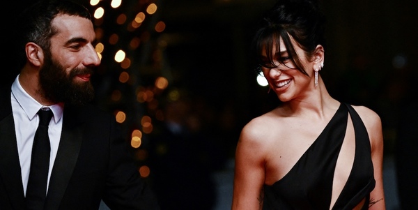 Diario HOY | Dua Lipa se muestra por primera vez con su novio Romain Gavras, en Cannes