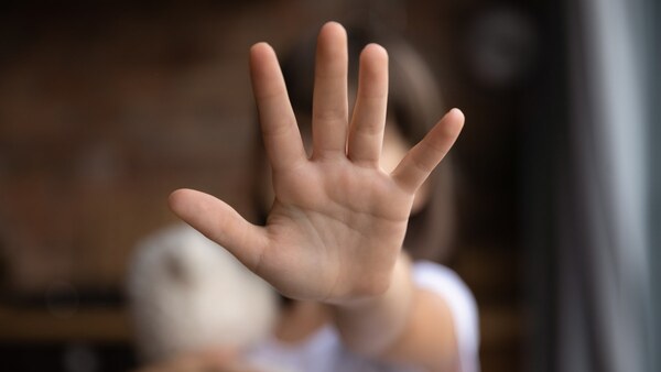 Diario HOY | Condenan a hombre que abusaba de su hijastra de 9 años