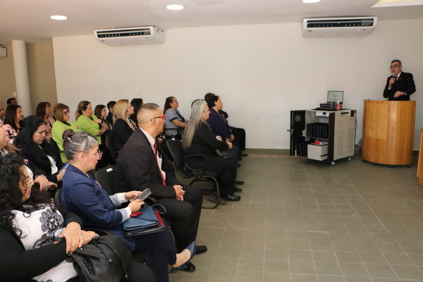 MEC entrega laboratorios informáticos móviles a 48 instituciones oficiales de educación inclusiva