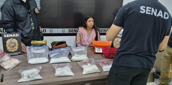 Piden prisión de mexicana imputada por tráfico de metanfetaminas