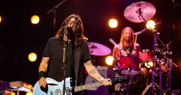 La Nación / Foo Fighters presentó al sucesor de Taylor Hawkins