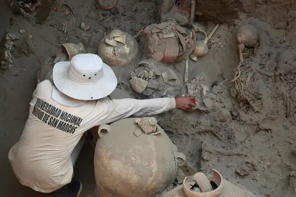 Hallan tumba de jerarca de cultura preinca en norte de Perú - Ciencia - ABC Color