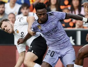 Futbolista del Real Madrid denuncia racismo en el fútbol español · Radio Monumental 1080 AM