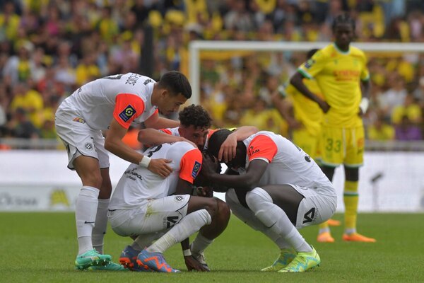 Versus / Conmoción: Jugador se enteró de una tragedia y quebró en llanto en pleno partido