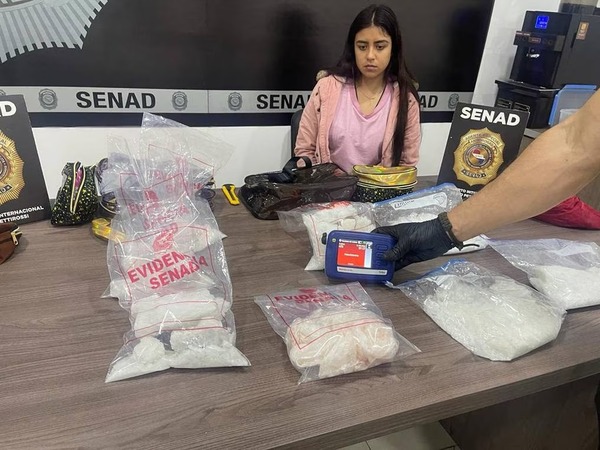 Mexicana detenida sería parte de esquema para llevar droga a Europa