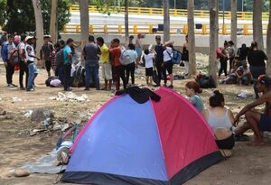 Migrantes instalan campamento temporal para entregarse a las autoridades en sur de México - Mundo - ABC Color