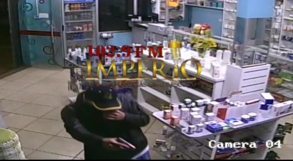 Asaltan dos farmacias en una sola noche - Radio Imperio