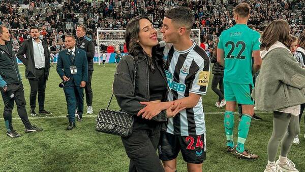 Romántico momento de Almirón después de la clasificación