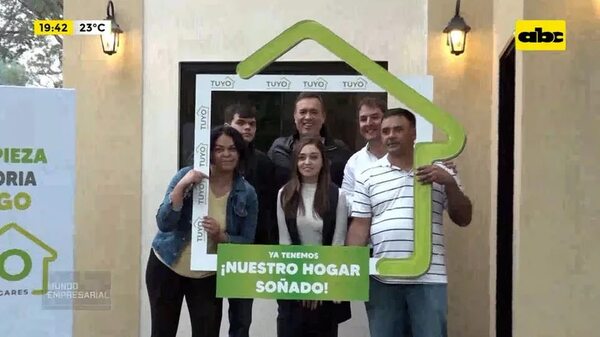 Video: TUYO entregó la primera casa en urbanización de Limpio - Mundo empresarial - ABC Color