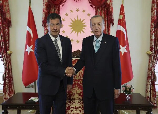 Turquia: el tercer lugar en la primera ronda presidencial declara su apoyo a Erdogan