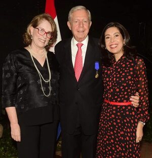 Embajada del Perú condecoró a su cónsul honorario Esteban Morábito - Estilo de vida - ABC Color