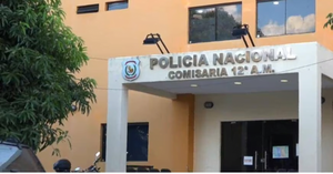 Mujer entregó a su hijo acusado de asesinar a un hombre en Asunción - Noticiero Paraguay