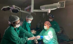 Realizan implante coclear a paciente con sordera progresiva