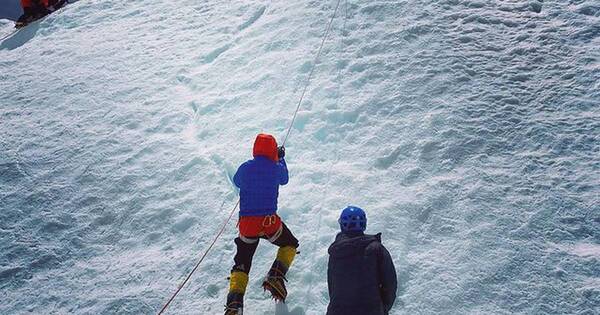 La Nación / Escalada del Everest ya cobró diez muertos este año