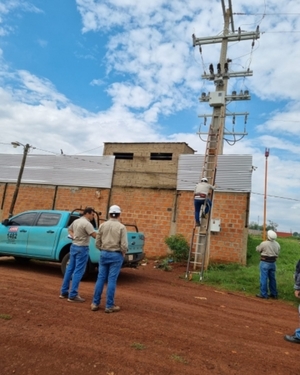 ANDE ignora amparo, secuestra medidores y corta energía a mineradora de bitcoins - La Clave