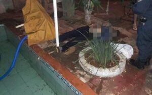 Hombre muere ahogado en piscina