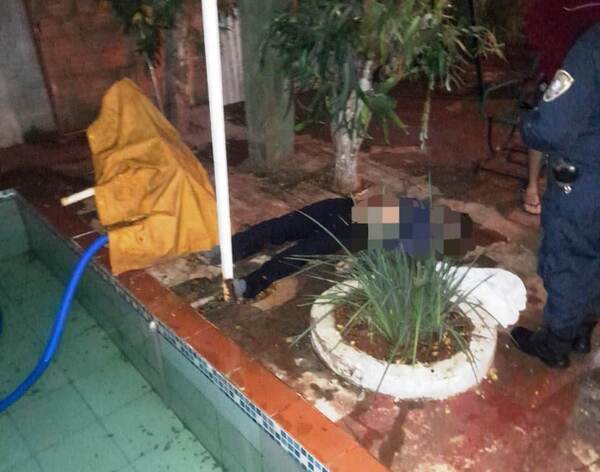 Hombre con trastornos se ahoga en piscina de su casa - La Clave