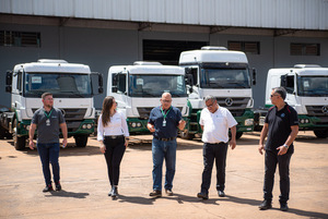 Grupo Condor entregó seis unidades de camiones Mercedes-Benz a la empresa Agrofértil