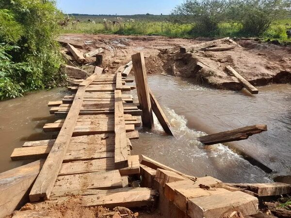 Puente desplomado sigue sin repararse en San Juan Nepomuceno - Nacionales - ABC Color