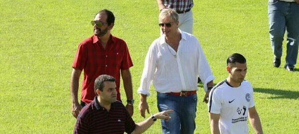 Versus / Pedro Aldave sale en defensa de Zapag: "Juan José no juega"