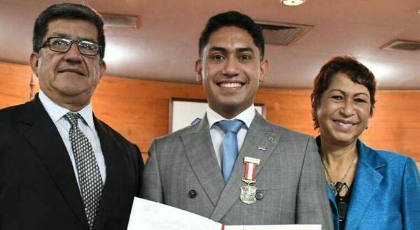 Joel Sandino ligó reconocimiento de la Municipalidad de Asunción
