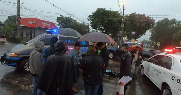 La Nación / Se entregó a la Policía el conductor que habría arrollado a una mujer en Luque