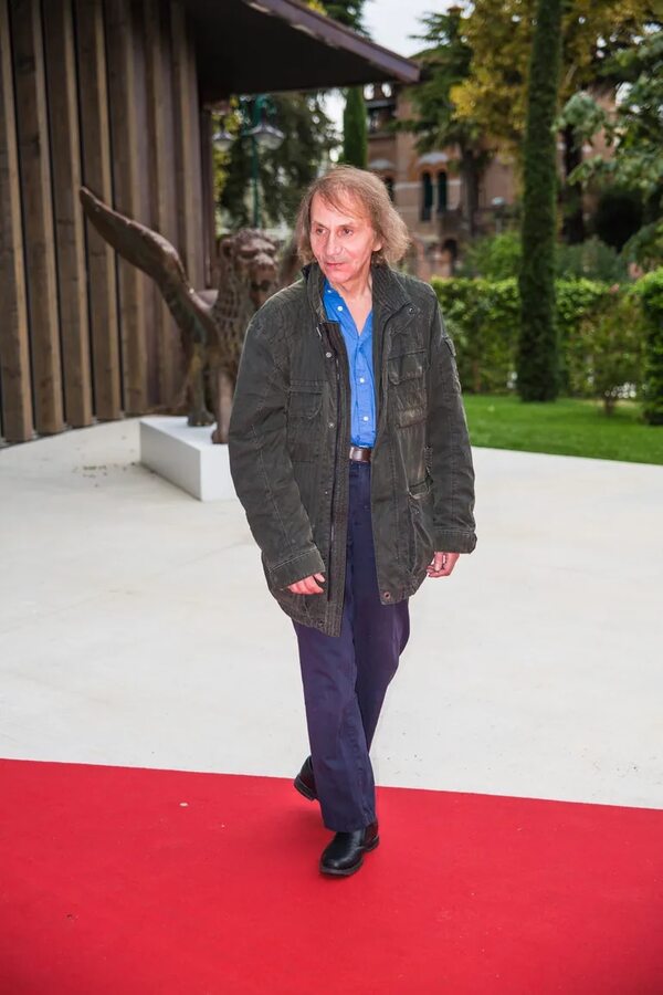 Houellebecq publica un relato para responder a la polémica sobre el islam y su film porno - Mundo - ABC Color