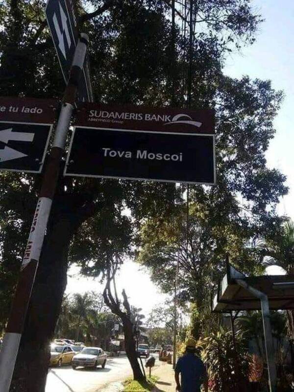 ¿Una calle de Lambaré se llama "Tova mokoi"?