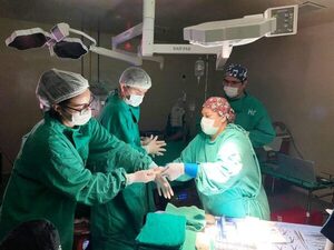 Hospital de Clínicas realiza implante coclear a paciente con sordera progresiva - El Independiente