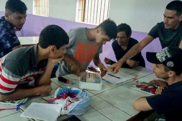 Reclusos culminan con éxito curso de electricidad - trece