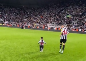 El pequeño Almirón hace vibrar a los hinchas del Newcastle - La Prensa Futbolera