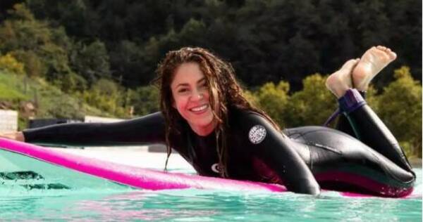 [VIDEO] ¡Mujer maravilla! Shakira sorprende surfeando