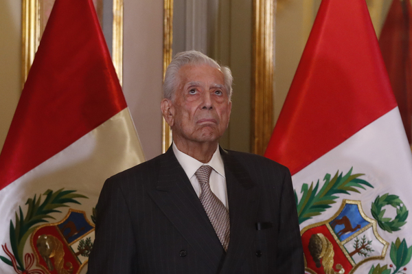 Perú declarará patrimonio las ediciones príncipes de las primeras novelas de Vargas Llosa - MarketData