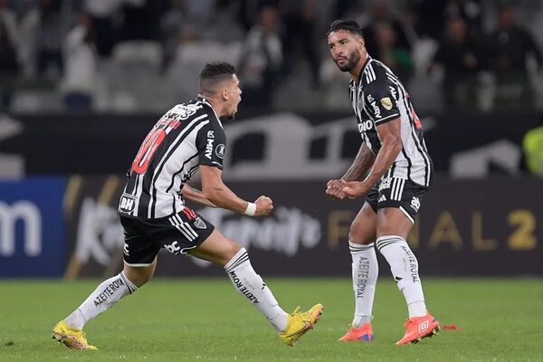 Atlético Mineiro vuelve a respirar en la Libertadores con un doblete de Paulinho - Fútbol Internacional - ABC Color