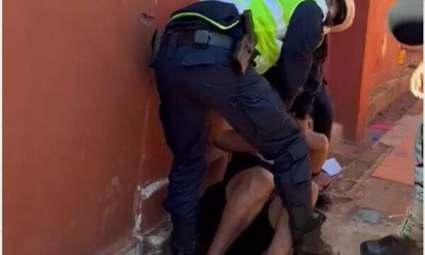 (VIDEO) Denuncian abuso policial y detención ilegal de menores tras toma de un colegio