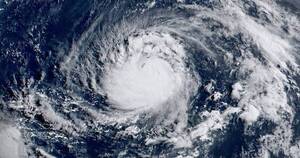 La Nación / Isla estadounidense de Guam se prepara para el impacto del tifón Mawar