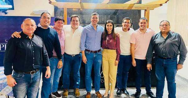 La Nación / Santiago Peña pidió compromiso a gobernadores electos de ANR