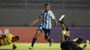 Racing clasifica a octavos de final