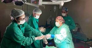 La Nación / Realizan implante coclear a paciente