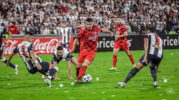 [VIDEO] Libertadores: ¡El campeón paraguayo siguió la farra en Perú!