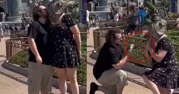 La Nación / Enamorados se sorprenden con petición cruzada de matrimonio en Disney World