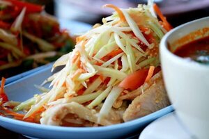 Nada mejor que una ensalada crujiente de pollo para el almuerzo - Gastronomía - ABC Color