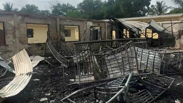 Una estudiante provocó incendio en una escuela que mató a 19 jóvenes en Guyana | 1000 Noticias